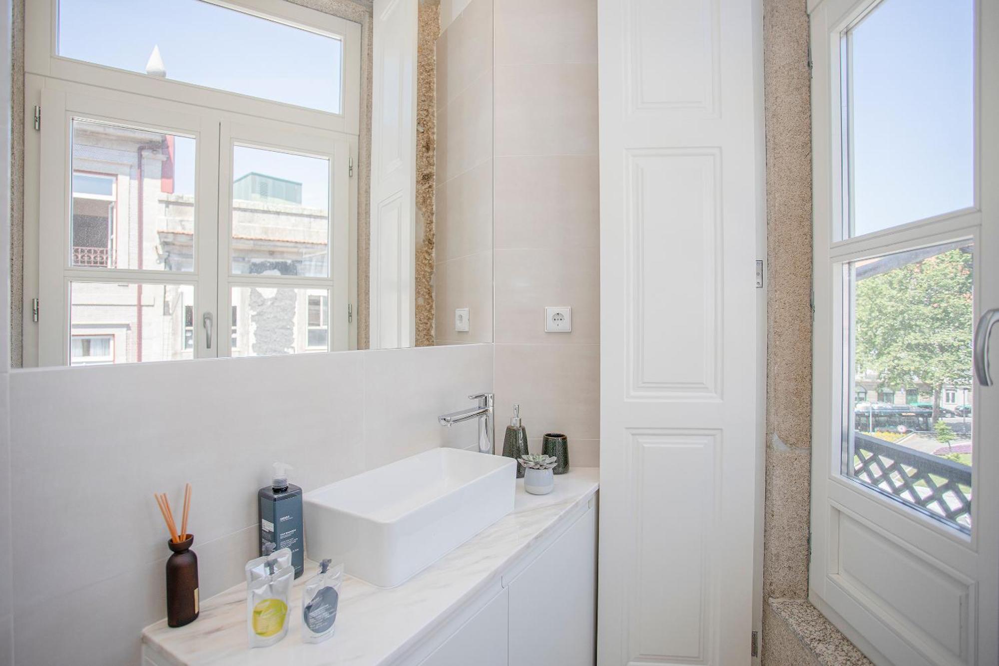 Liiiving In Porto - Aliados Stone Apartment Εξωτερικό φωτογραφία